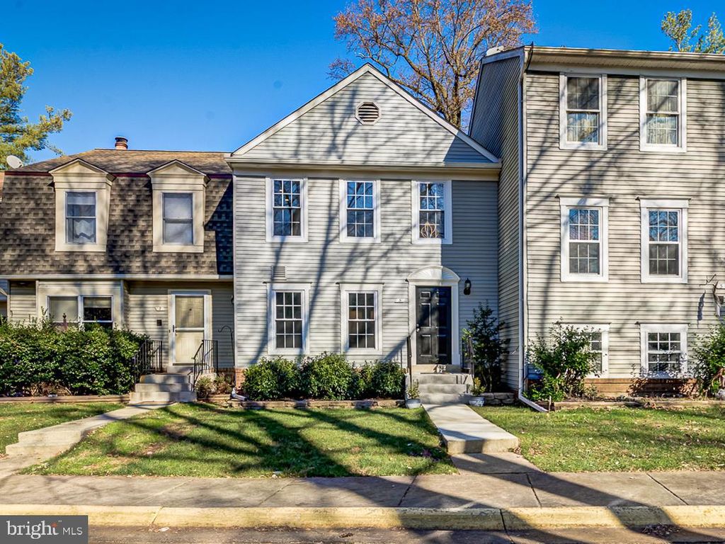 5 CLIMBING IVY CT, Germantown, MD 20874