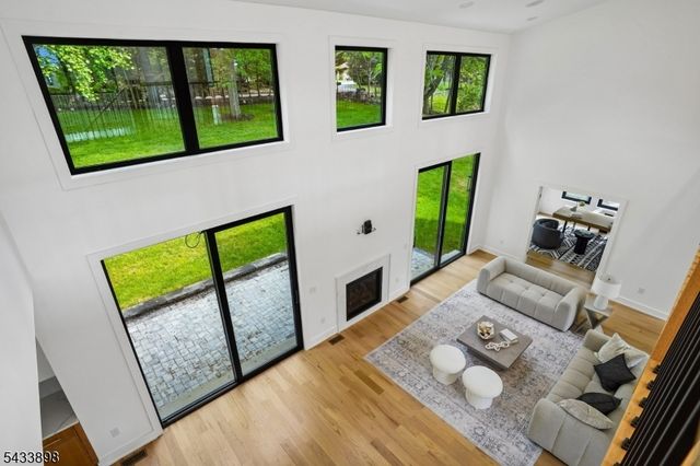 8 Fordham Rd, Livingston Twp., NJ 07039