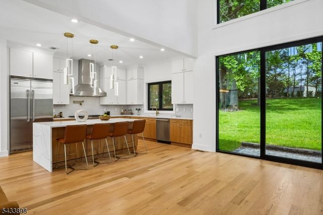 8 Fordham Rd, Livingston Twp., NJ 07039