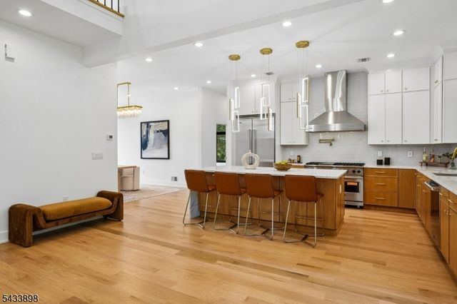 8 Fordham Rd, Livingston Twp., NJ 07039
