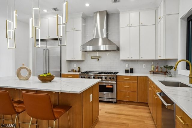 8 Fordham Rd, Livingston Twp., NJ 07039