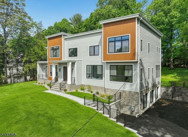8 Fordham Rd, Livingston Twp., NJ 07039