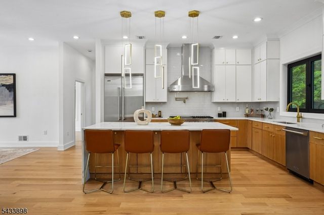 8 Fordham Rd, Livingston Twp., NJ 07039