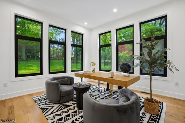 8 Fordham Rd, Livingston Twp., NJ 07039