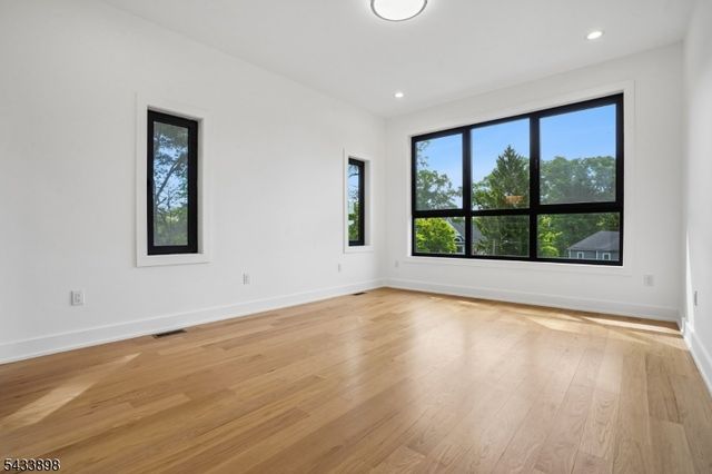 8 Fordham Rd, Livingston Twp., NJ 07039
