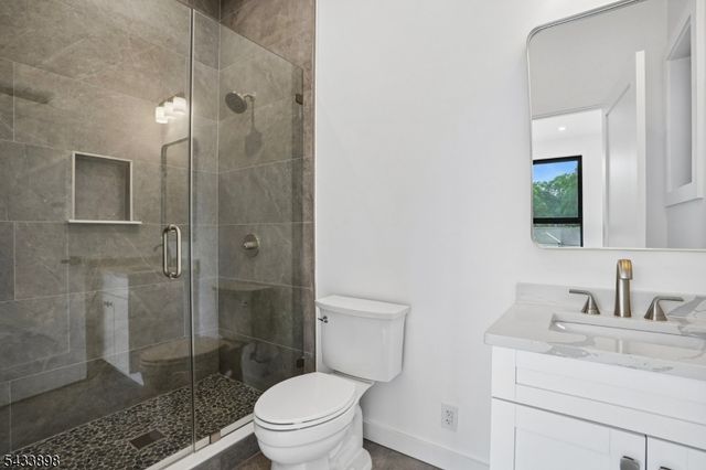 8 Fordham Rd, Livingston Twp., NJ 07039