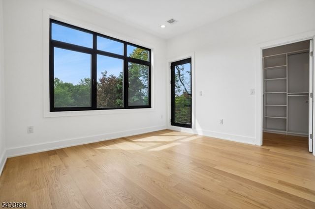 8 Fordham Rd, Livingston Twp., NJ 07039