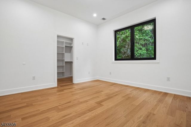 8 Fordham Rd, Livingston Twp., NJ 07039
