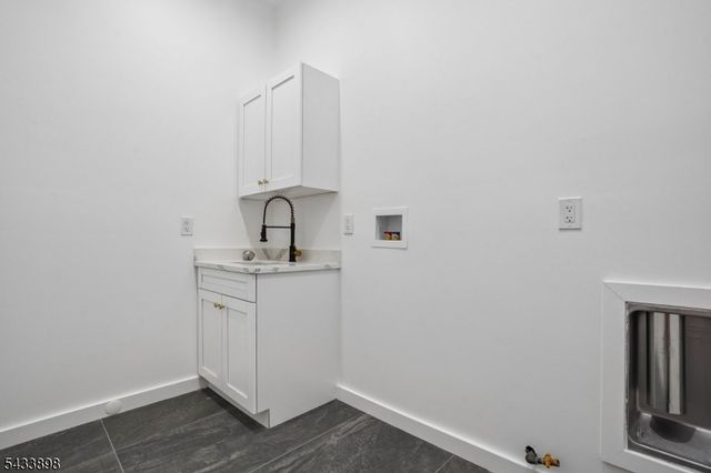 8 Fordham Rd, Livingston Twp., NJ 07039
