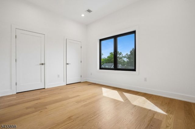 8 Fordham Rd, Livingston Twp., NJ 07039