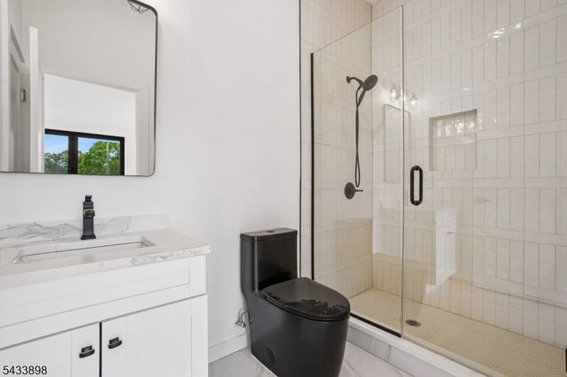 8 Fordham Rd, Livingston Twp., NJ 07039