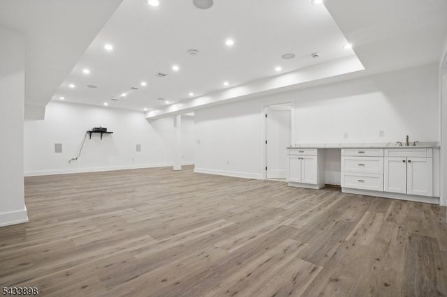 8 Fordham Rd, Livingston Twp., NJ 07039