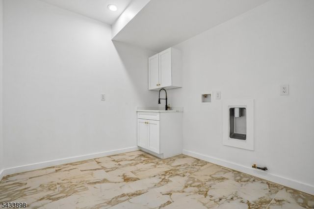 8 Fordham Rd, Livingston Twp., NJ 07039
