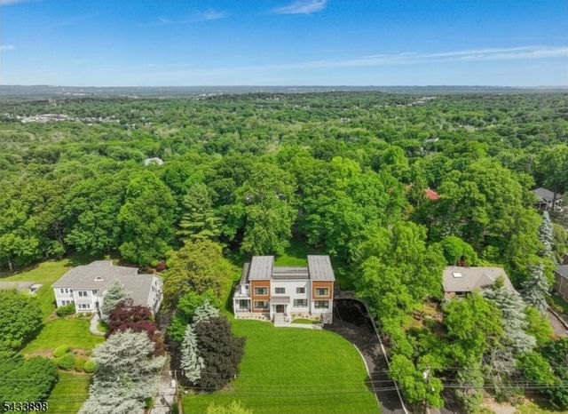 8 Fordham Rd, Livingston Twp., NJ 07039