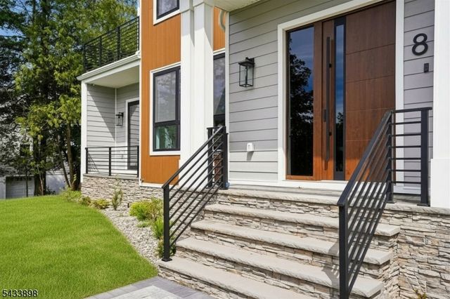 8 Fordham Rd, Livingston Twp., NJ 07039