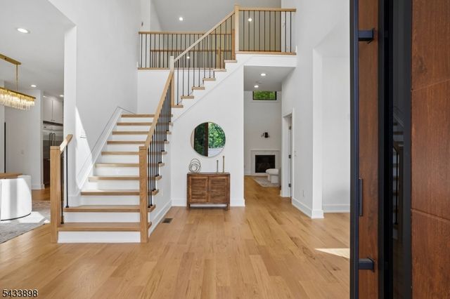8 Fordham Rd, Livingston Twp., NJ 07039