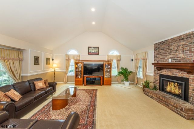 4 Summit Lane, Roxbury Twp., NJ 07876