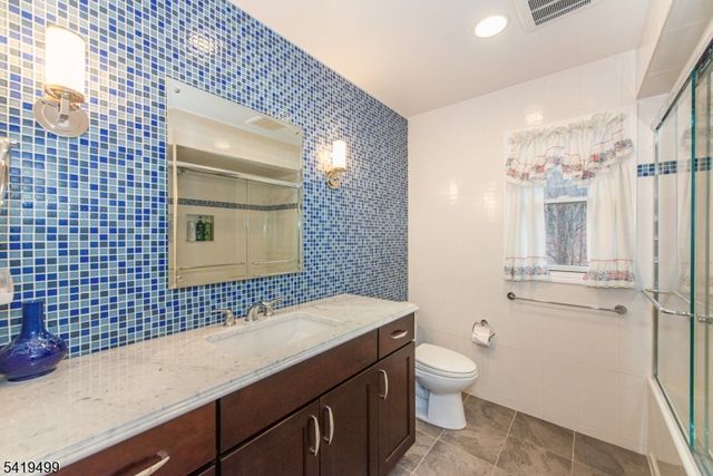 4 Summit Lane, Roxbury Twp., NJ 07876