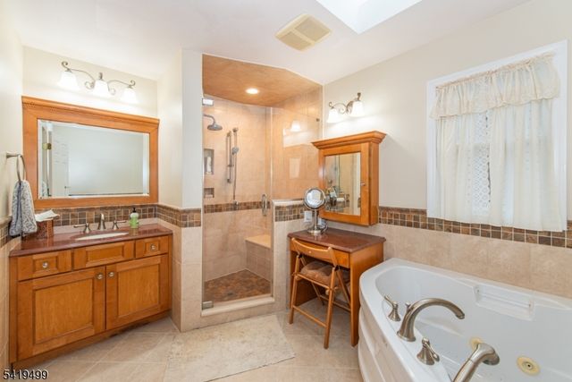 4 Summit Lane, Roxbury Twp., NJ 07876