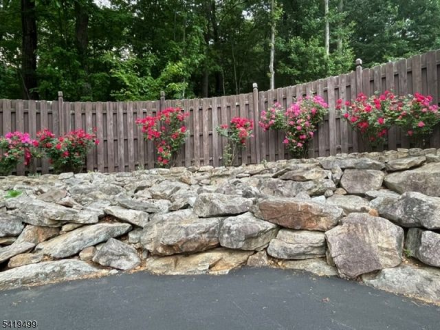 4 Summit Lane, Roxbury Twp., NJ 07876