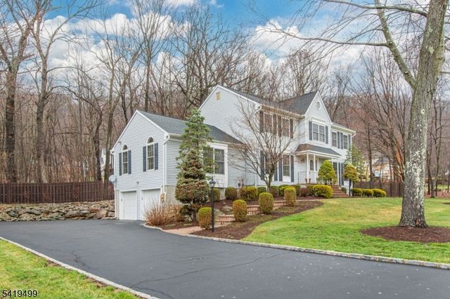 4 Summit Lane, Roxbury Twp., NJ 07876