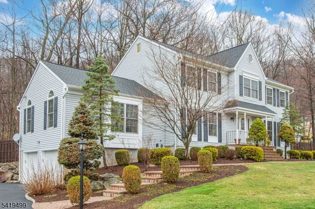 4 Summit Lane, Roxbury Twp., NJ 07876