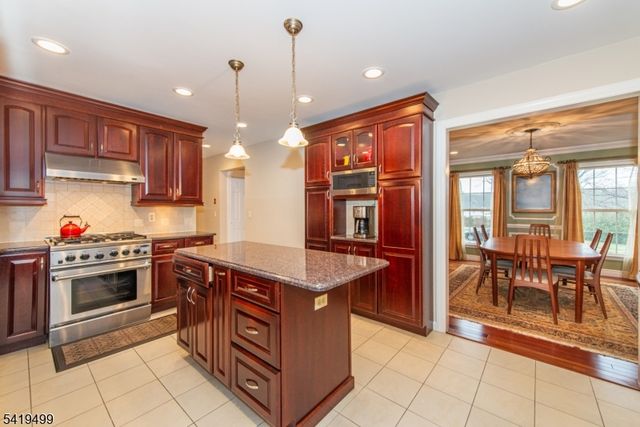 4 Summit Lane, Roxbury Twp., NJ 07876