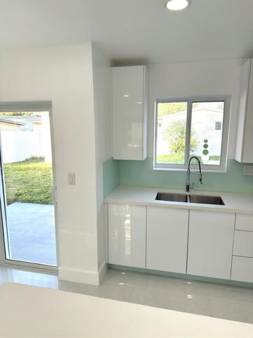 321 N 69th Ave, Hollywood, FL 33024