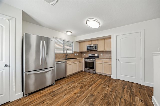 262 Rolling Brook Drive, Dickinson, TX 77539