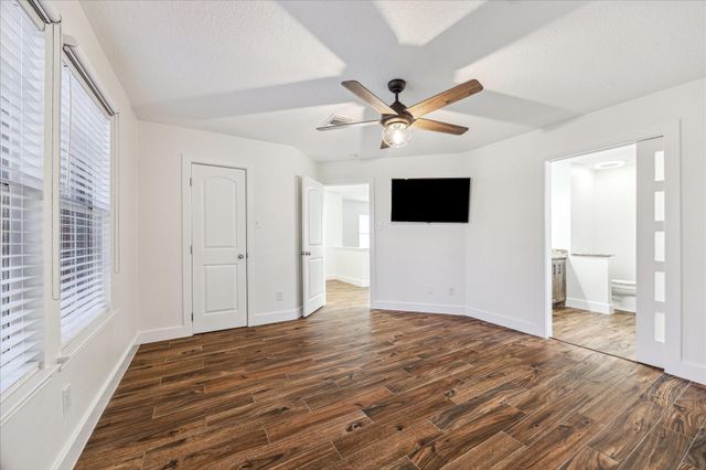 262 Rolling Brook Drive, Dickinson, TX 77539