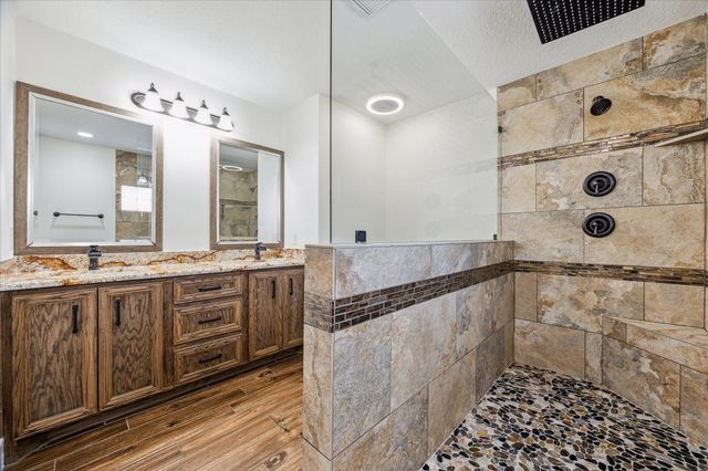 262 Rolling Brook Drive, Dickinson, TX 77539