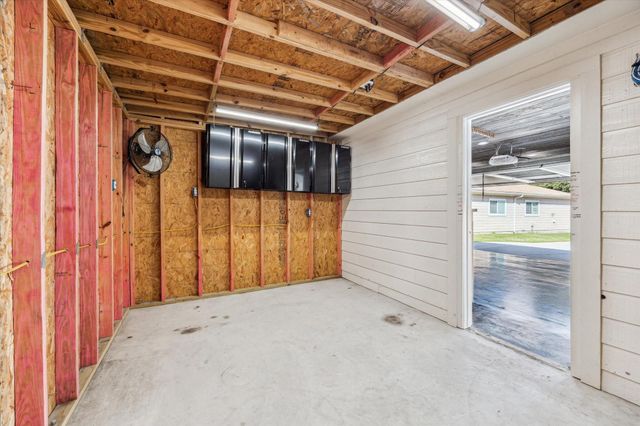 262 Rolling Brook Drive, Dickinson, TX 77539