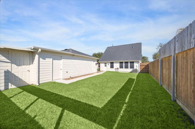262 Rolling Brook Drive, Dickinson, TX 77539