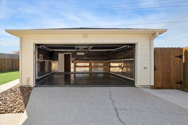 262 Rolling Brook Drive, Dickinson, TX 77539