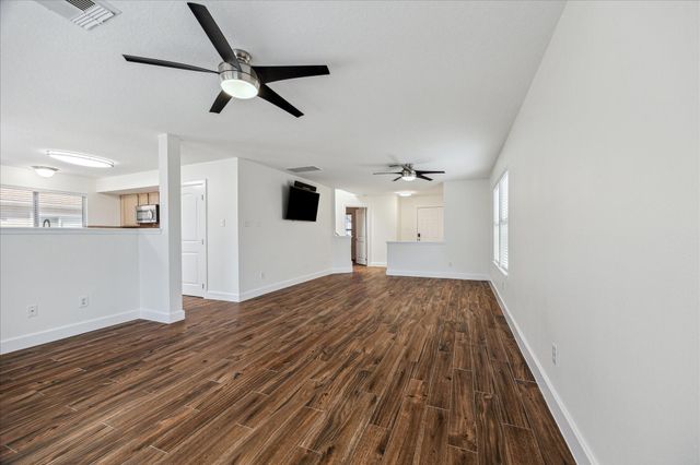 262 Rolling Brook Drive, Dickinson, TX 77539
