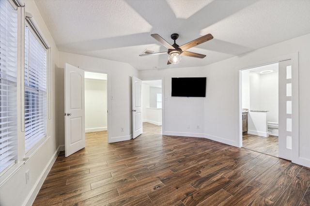 262 Rolling Brook Drive, Dickinson, TX 77539