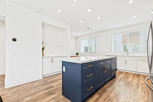 609 S Lyon Street, Santa Ana, CA 92705