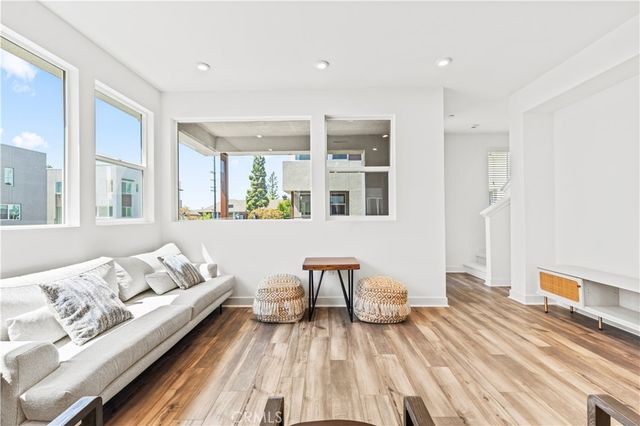 609 S Lyon Street, Santa Ana, CA 92705