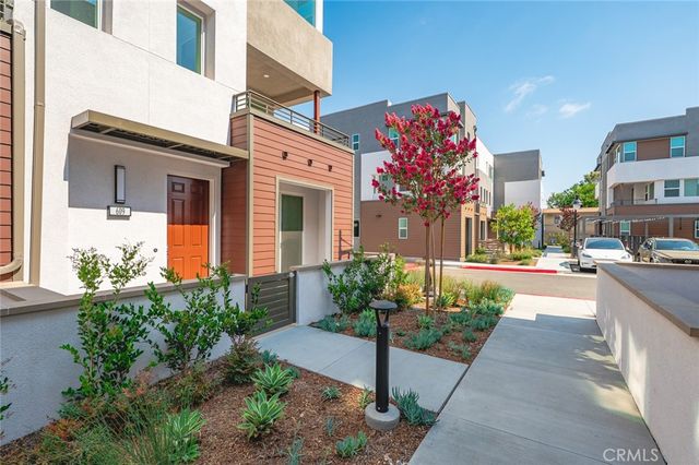609 S Lyon Street, Santa Ana, CA 92705