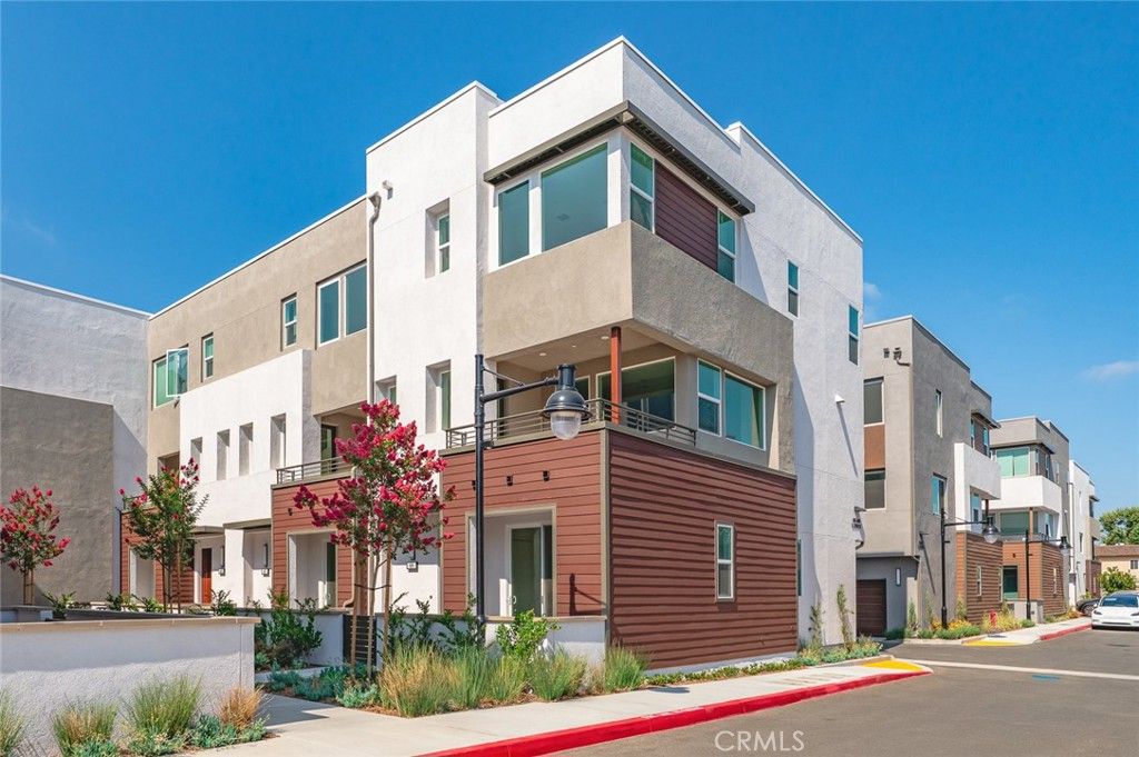 609 S Lyon Street, Santa Ana, CA 92705