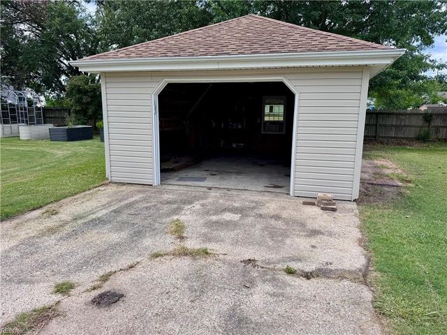 1868 Haverhill DR, Virginia Beach, VA 23453