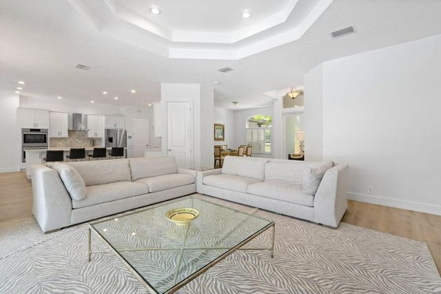 8369 SE Island Way, Jupiter, FL 33458