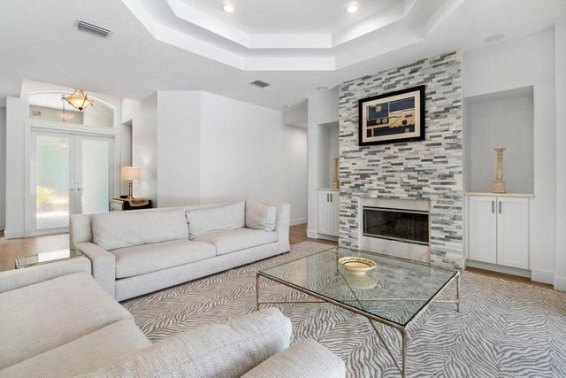 8369 SE Island Way, Jupiter, FL 33458