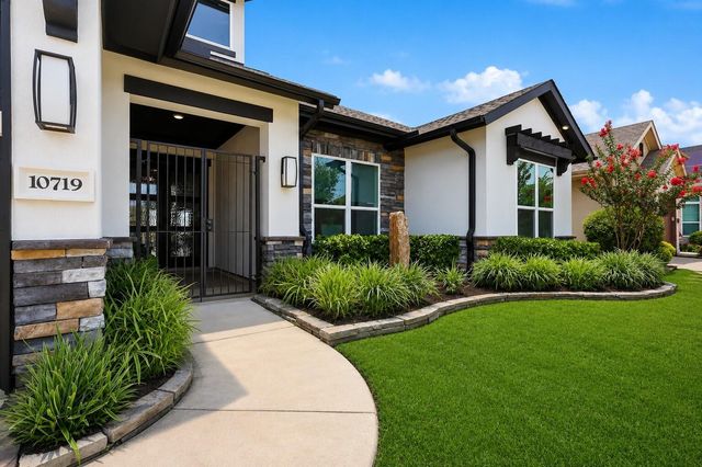 10719 Painted Crescent Court, Cypress, TX 77433