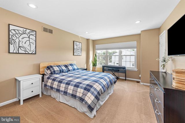 446 PLEASANT VALLEY DR, Conshohocken, PA 19428
