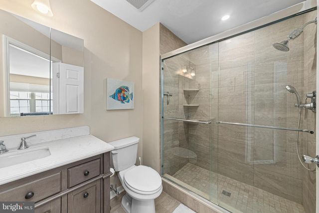 446 PLEASANT VALLEY DR, Conshohocken, PA 19428