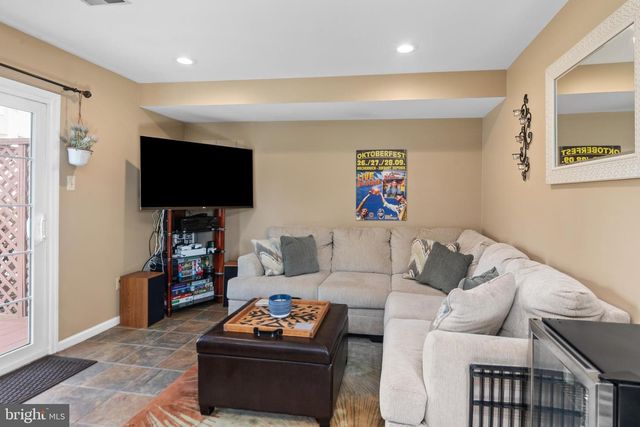 446 PLEASANT VALLEY DR, Conshohocken, PA 19428