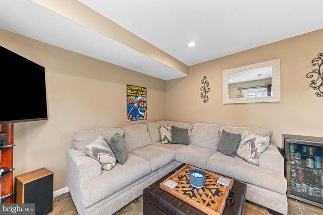 446 PLEASANT VALLEY DR, Conshohocken, PA 19428