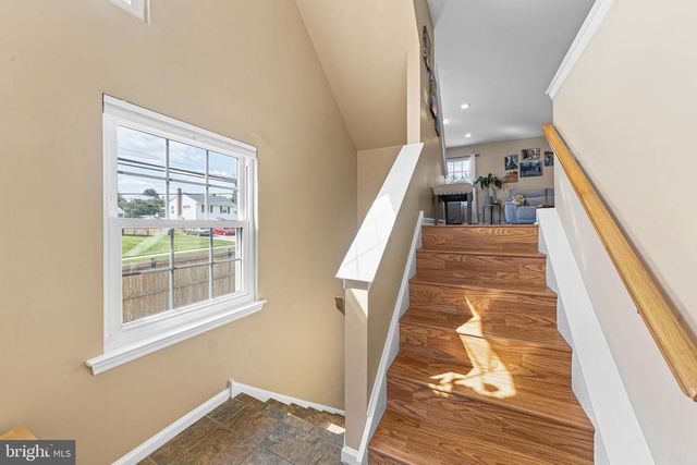 446 PLEASANT VALLEY DR, Conshohocken, PA 19428