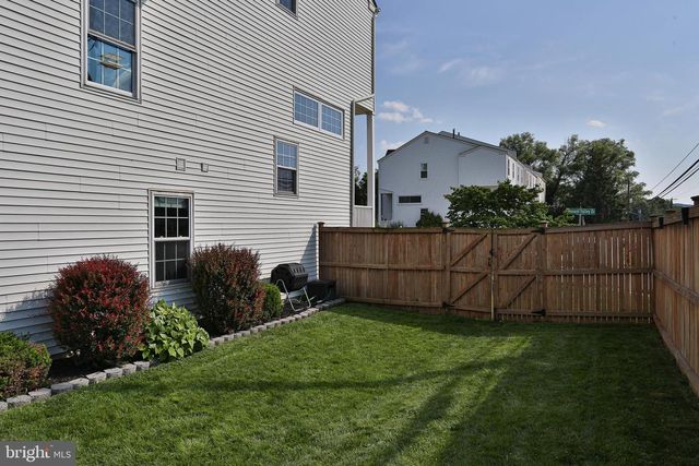446 PLEASANT VALLEY DR, Conshohocken, PA 19428